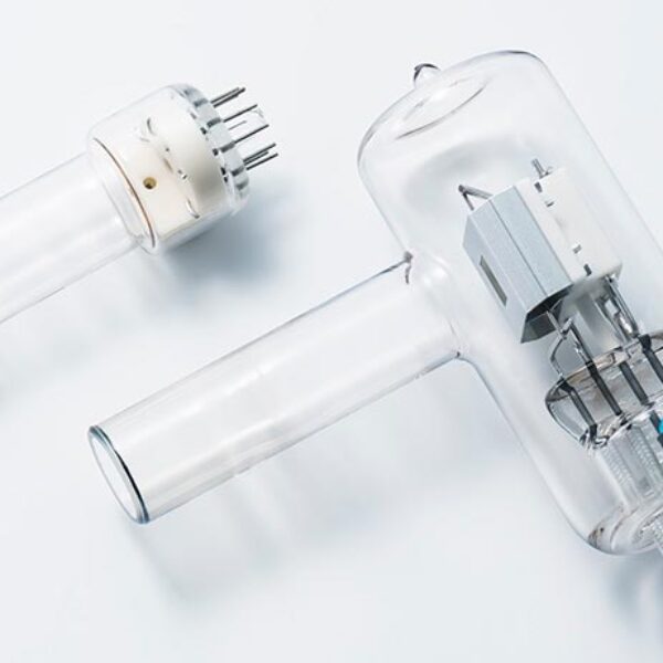 Deuterium lamps for photoionization